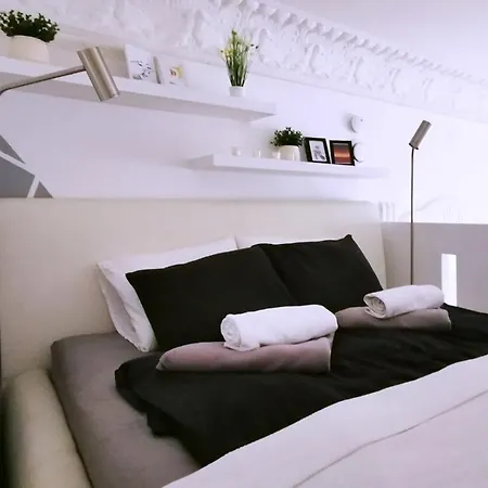 Central, New Cosy, Quiet Apartment *