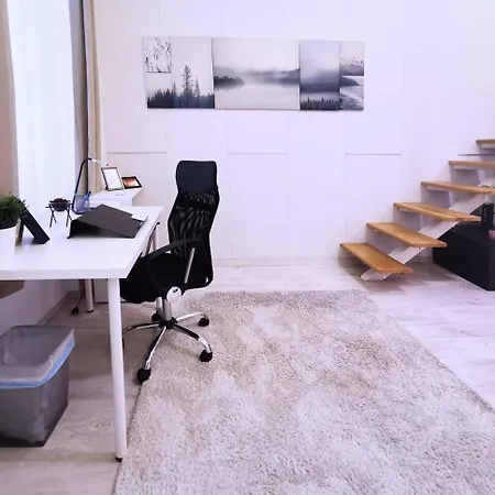 Central, New Cosy, Quiet Apartment