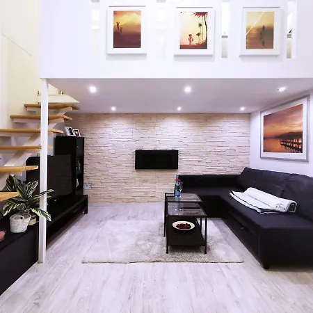 Central, New Cosy, Quiet Apartment *