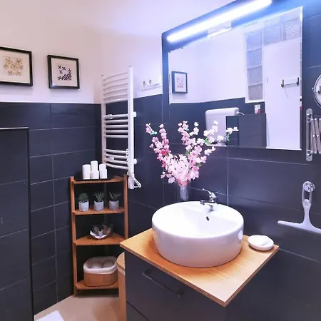 Central, New Cosy, Quiet דירה *